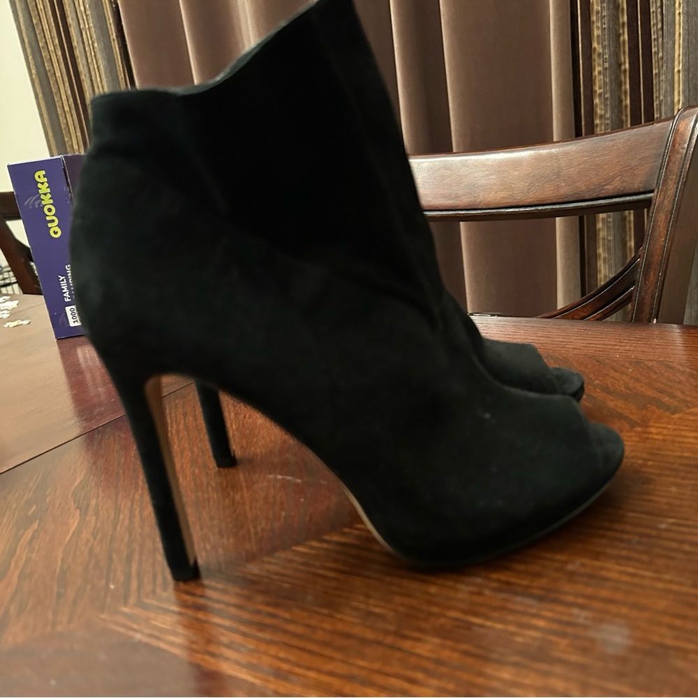 Vince Camuto Slit Heels Black Velvet Size 7